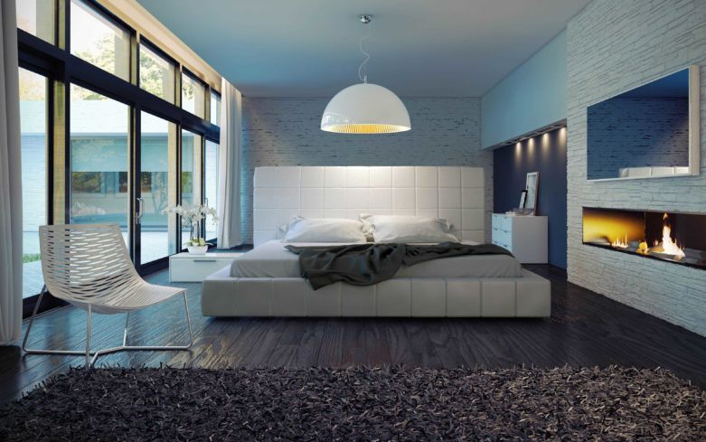 Большая спальня: фото интерьера спальни с окном в частном доме
